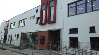 strefa wejścia głównego do szkoły - stan zrealizowany